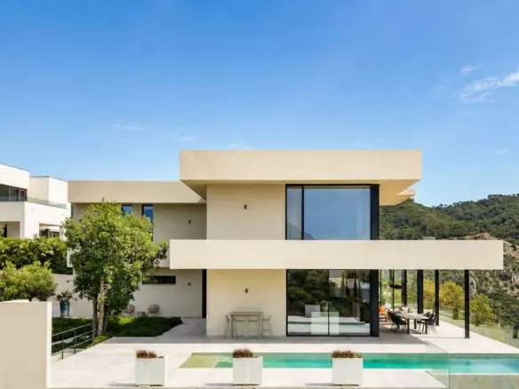 5-bedroom Villa In Benahavis, Spain (460 M²)