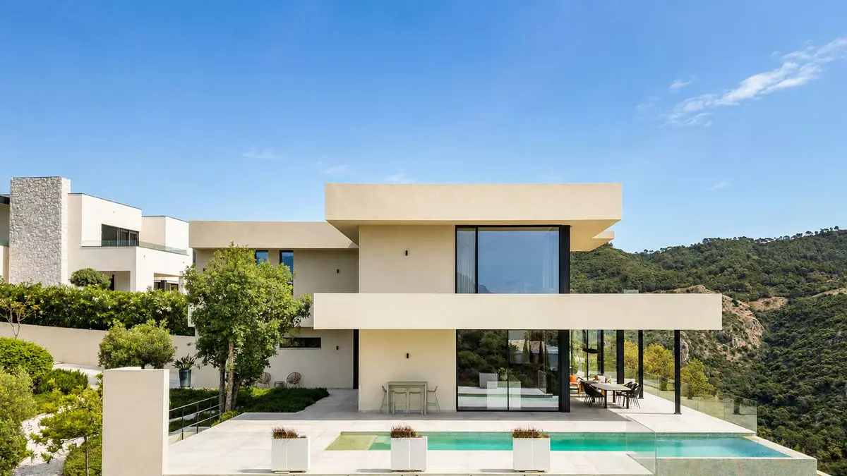 5-bedroom Villa In Benahavis, Spain (460 M²)