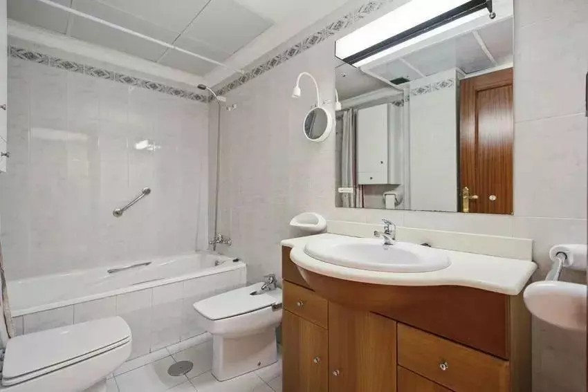 1-bedroom Apartment In Málaga, Spain (57 M²)