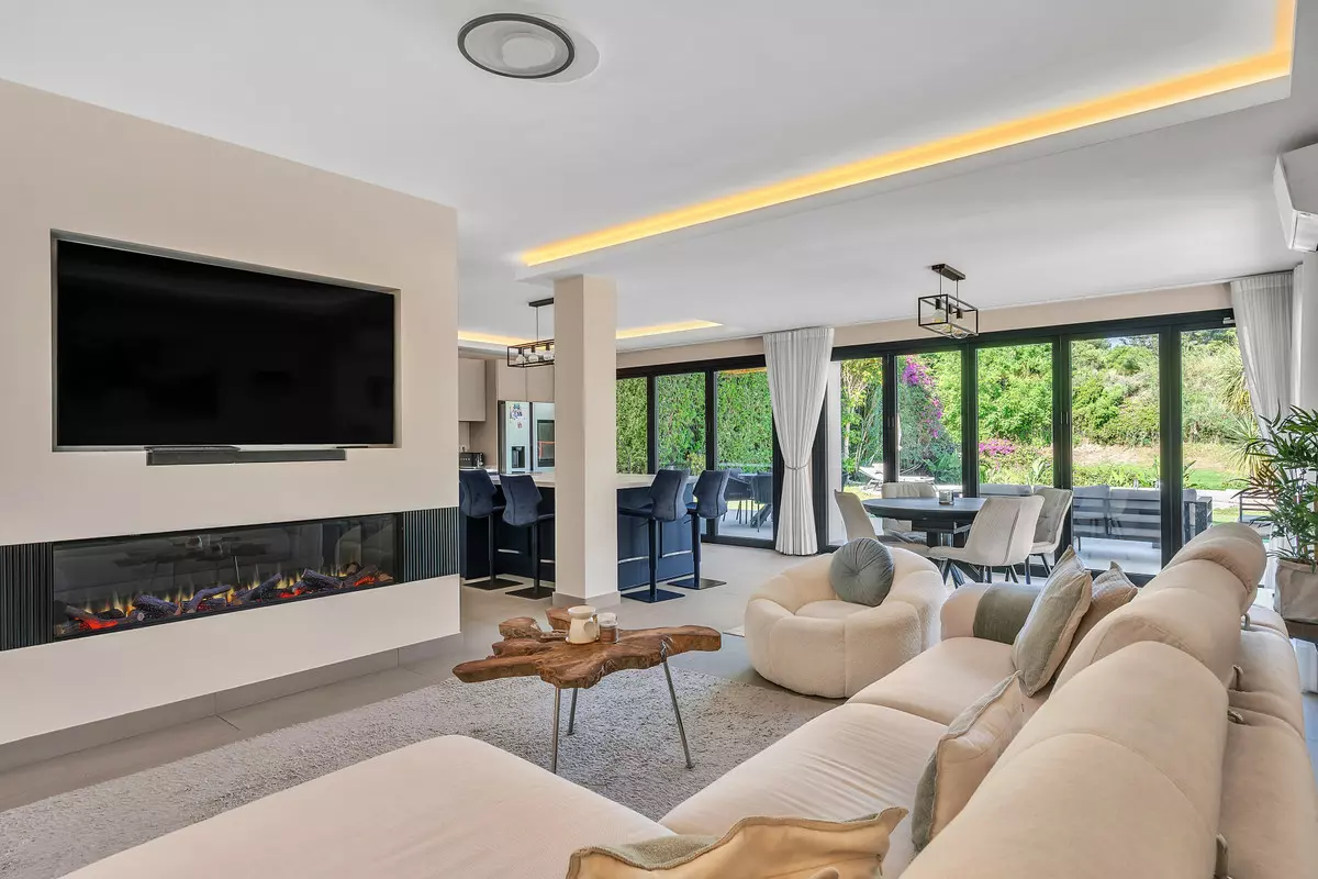 4-bedroom Villa In Marbella, Spain (280 M²)