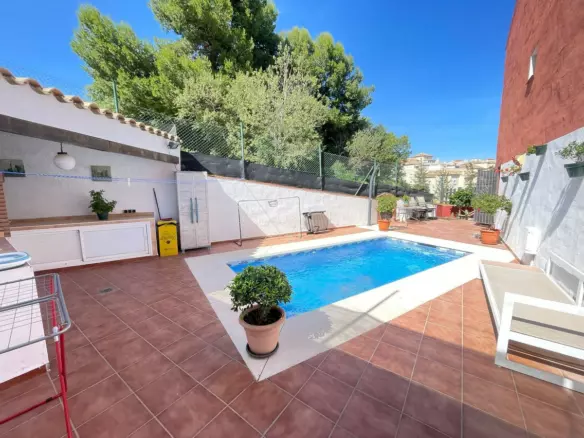 3-bedroom Town House In Estepona, Spain (187 M²)