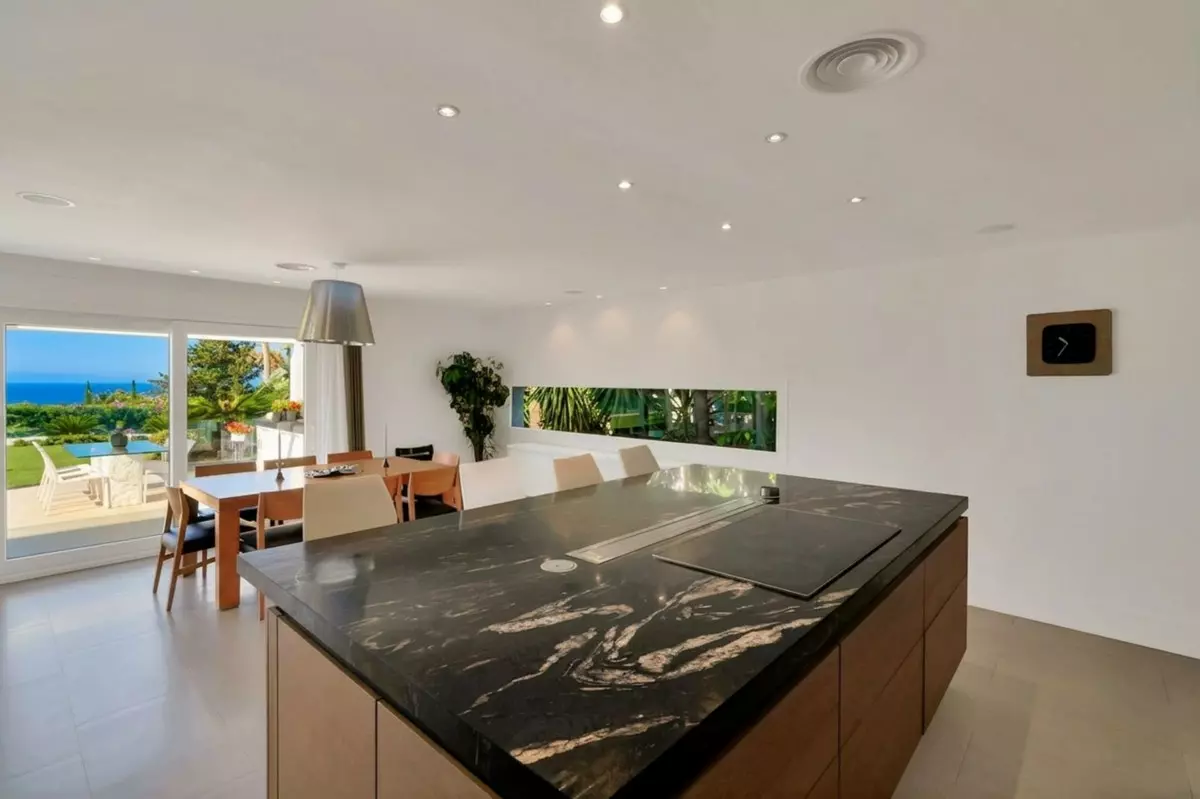 6-bedroom Villa In Marbella, Spain (413 M²)