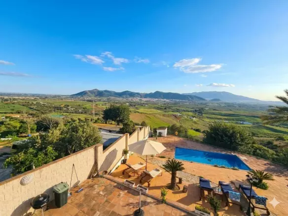5-bedroom Country House In Cártama, Spain (253 M²)
