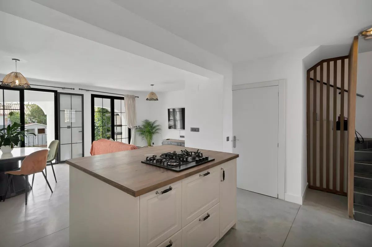 3-bedroom Town House In Estepona, Spain (171 M²)