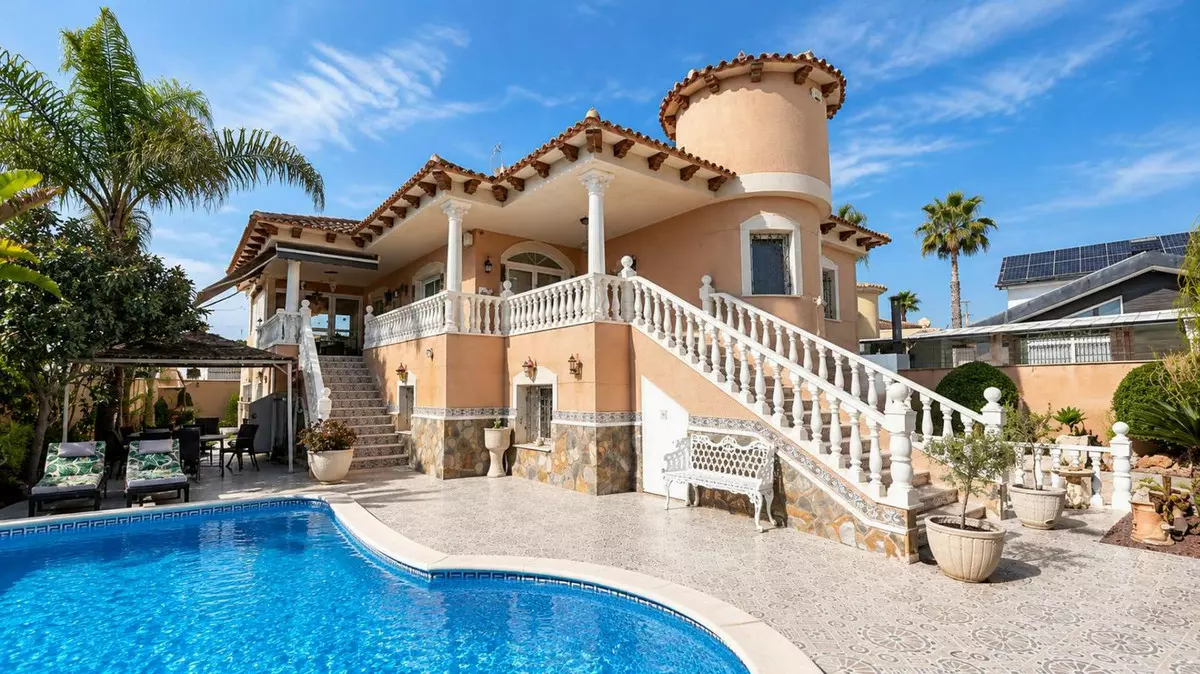 4-bedroom Town House In Benferri, Spain (265 M²)