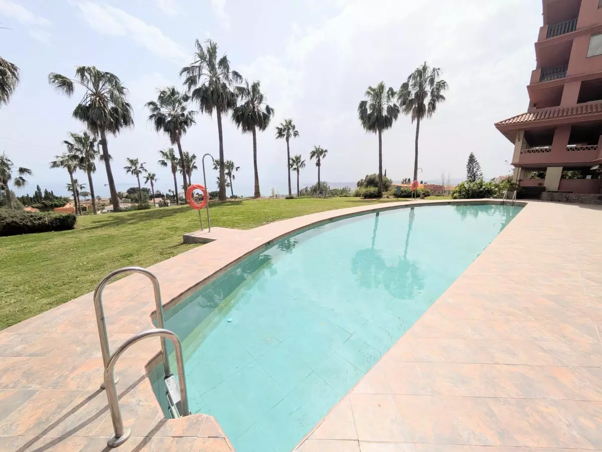 3-bedroom Apartment In Benalmádena, Spain (90 M²)