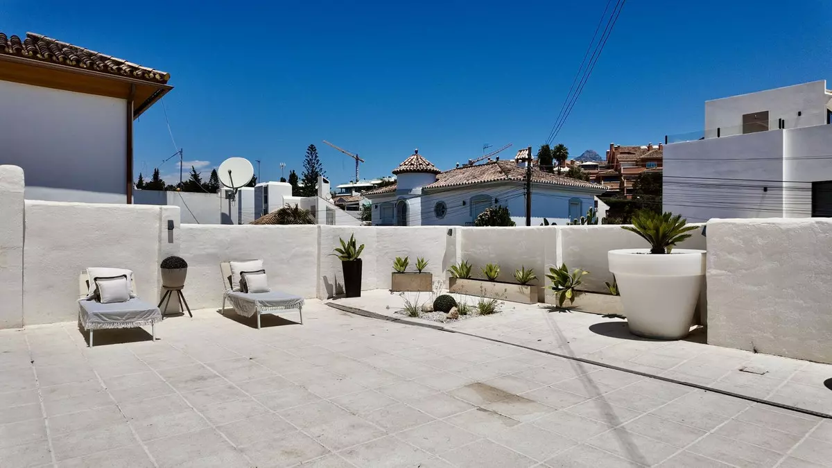 4-bedroom Villa In Marbella, Spain (321 M²)