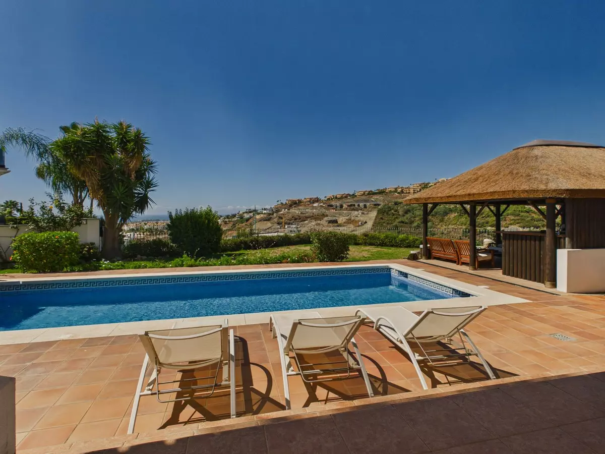 6-bedroom Villa In Benahavis, Spain (585 M²)