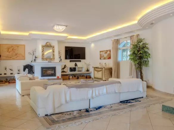 6-bedroom Villa In Benahavis, Spain (797 M²)
