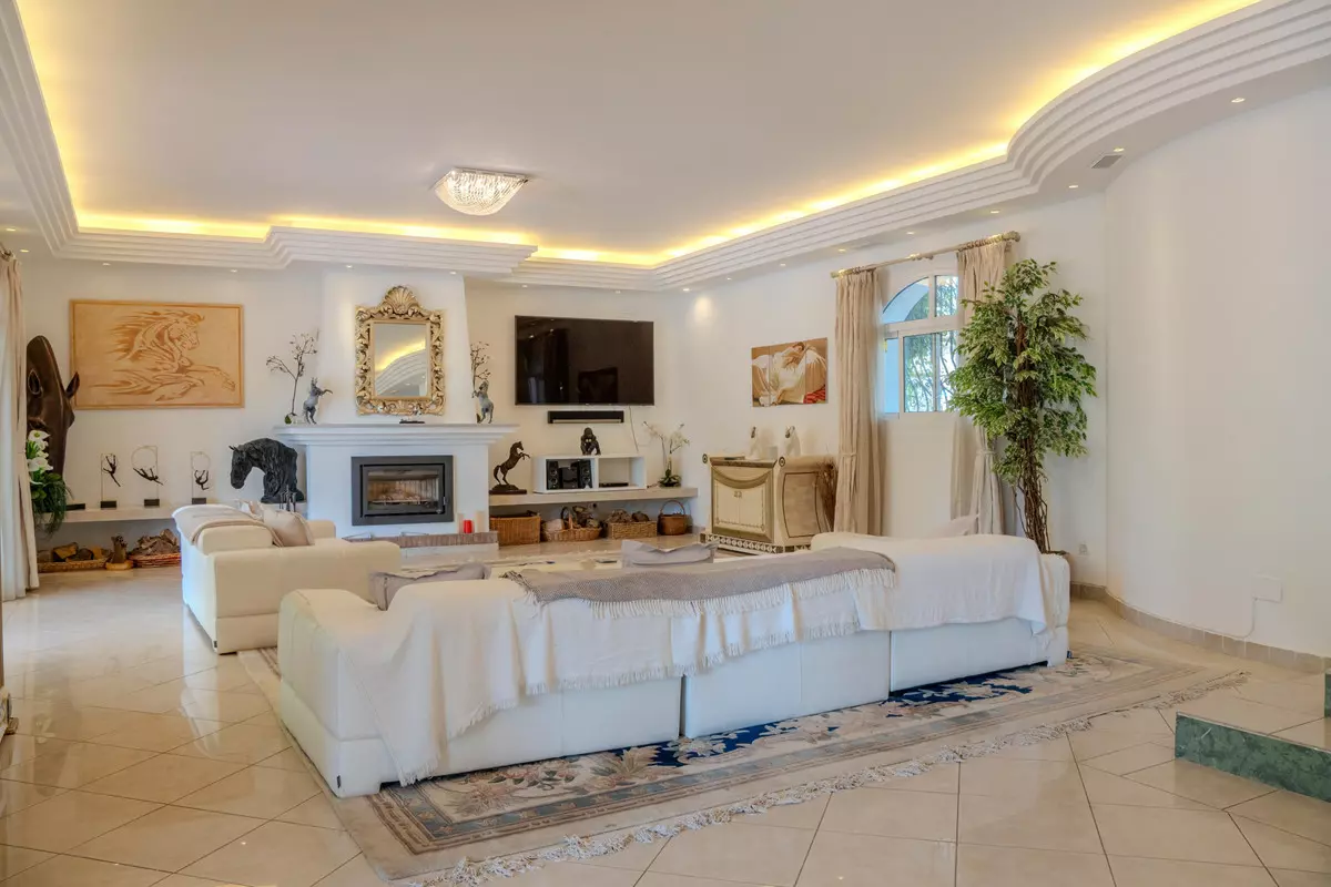6-bedroom Villa In Benahavis, Spain (797 M²)