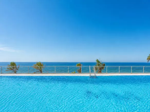 2-bedroom Apartment In Marbella, Spain (127 M²)