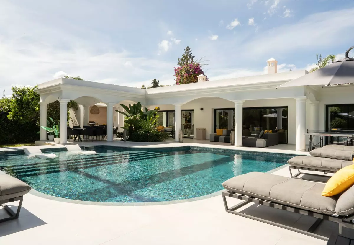 5-bedroom Villa In Estepona, Spain (278 M²)
