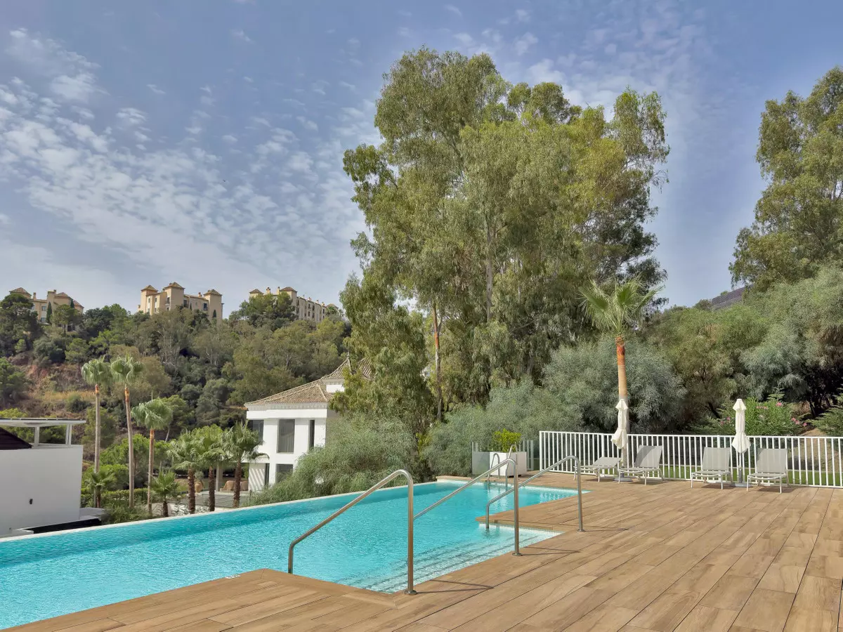 2-bedroom Apartment In Benahavis, Spain (113 M²)