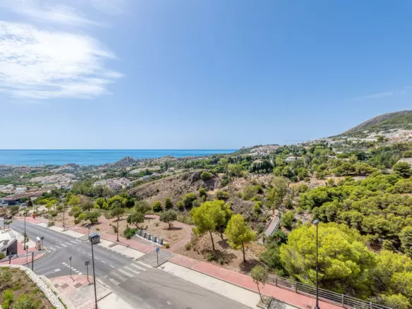 2-bedroom Apartment In Benalmádena, Spain (80 M²)