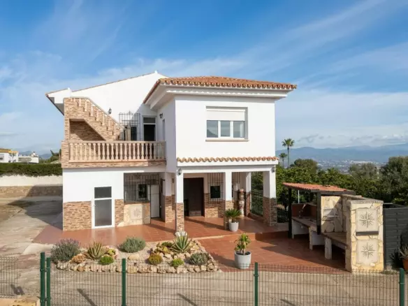 4-bedroom Villa In Alhaurín De La Torre, Spain (147 M²)