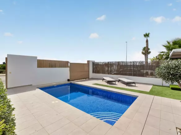3-bedroom Villa In Guardamar Del Segura, Spain (178 M²)