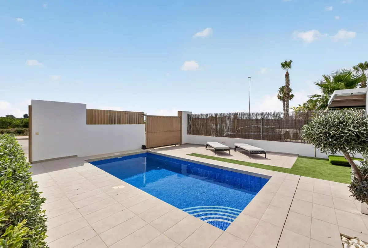 3-bedroom Villa In Guardamar Del Segura, Spain (178 M²)
