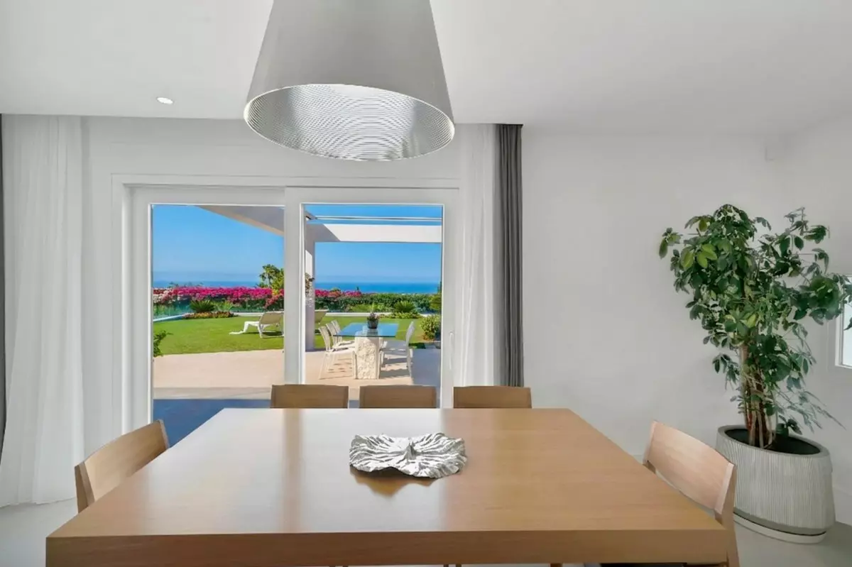 6-bedroom Villa In Marbella, Spain (413 M²)