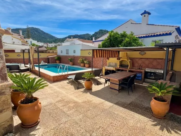 5-bedroom Villa In Alhaurín De La Torre, Spain (250 M²)