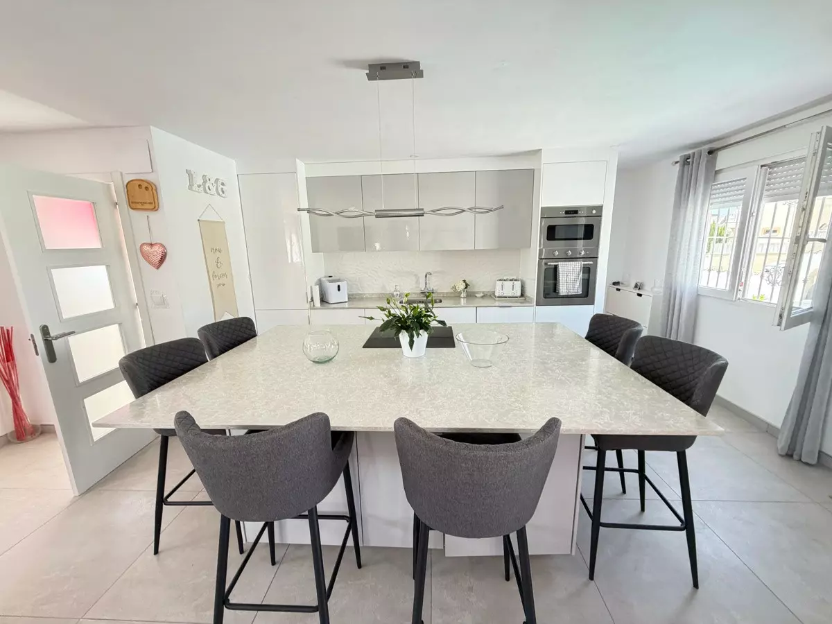 3-bedroom Villa In San Miguel De Salinas, Spain (160 M²)