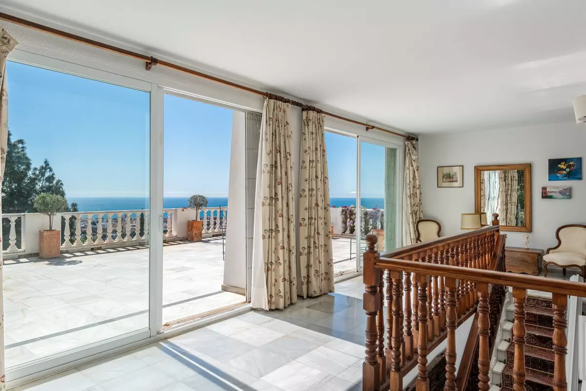 5-bedroom Villa In Marbella, Spain (474 M²)
