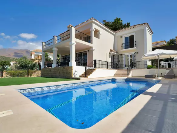 3-bedroom Villa In Estepona, Spain (251 M²)
