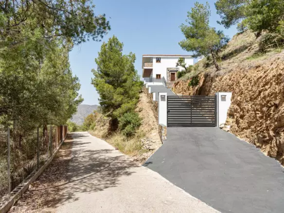 4-bedroom Villa In Málaga, Spain (200 M²)