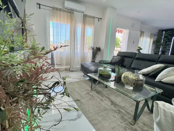 5-bedroom Villa In Alhaurín De La Torre, Spain (250 M²)