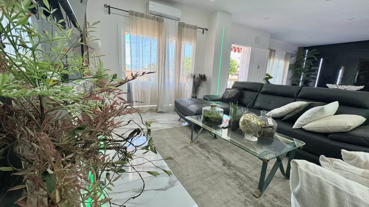 5-bedroom Villa In Alhaurín De La Torre, Spain (250 M²)