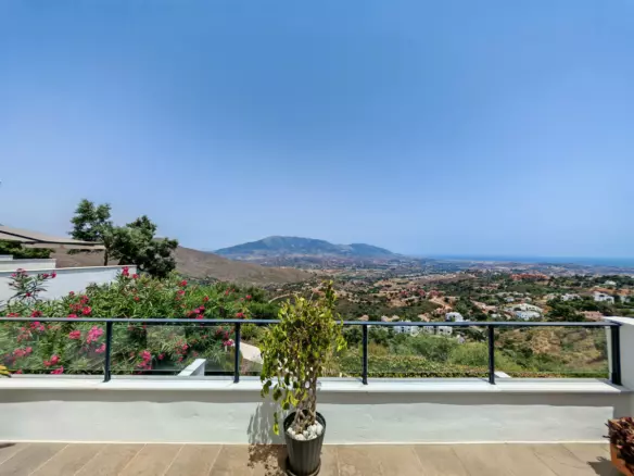 3-bedroom Town House In Marbella, Spain (172 M²)