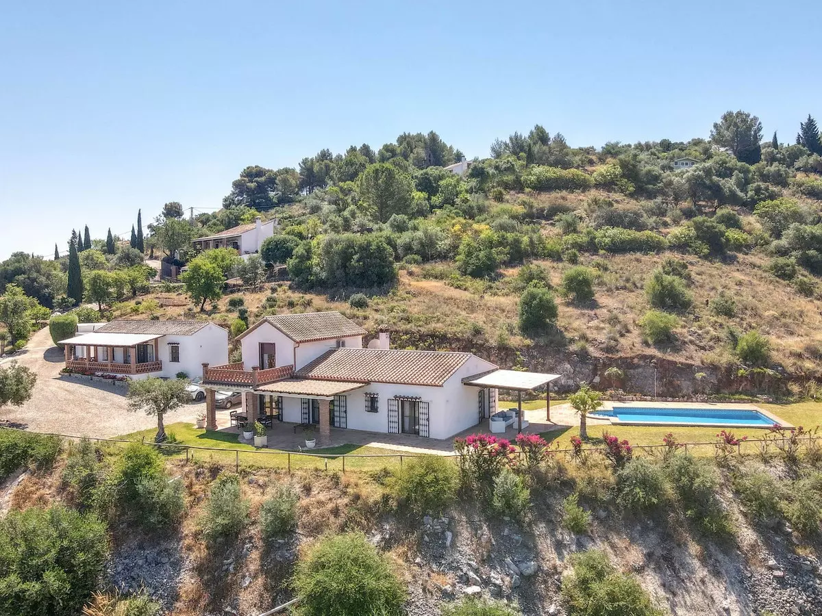 4-bedroom Villa In Guaro, Spain (209 M²)