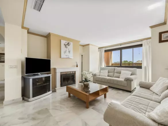 5-bedroom Apartment In Estepona, Spain (205 M²)