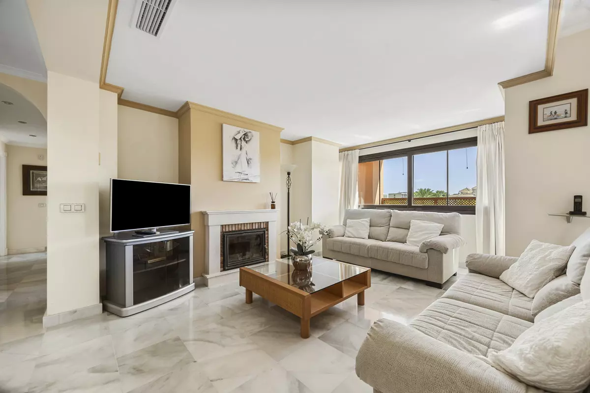 5-bedroom Apartment In Estepona, Spain (205 M²)