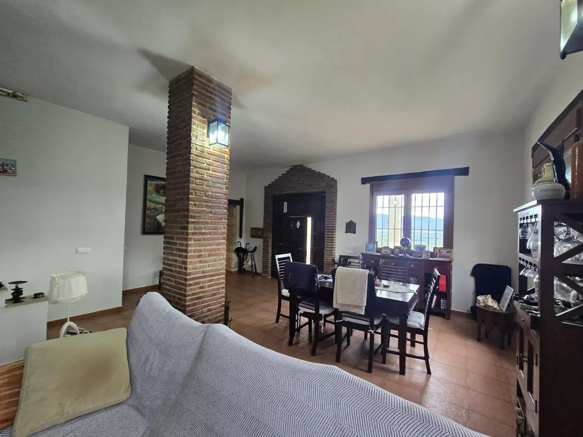 5-bedroom Country House In Cártama, Spain (253 M²)