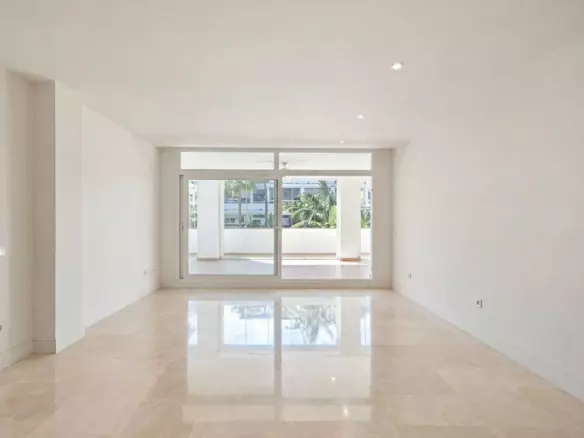 2-bedroom Apartment In Marbella, Spain (121 M²)