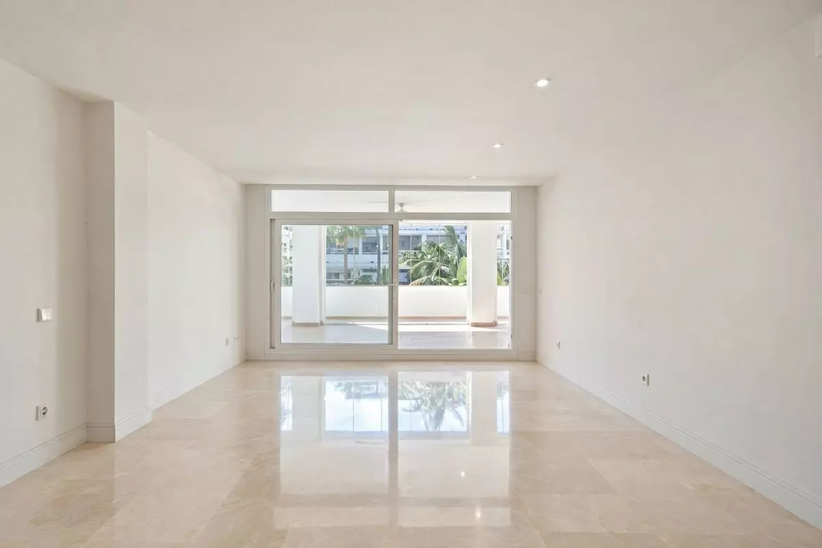 2-bedroom Apartment In Marbella, Spain (121 M²)