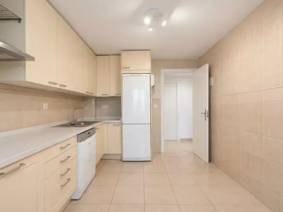2-bedroom Apartment In Marbella, Spain (121 M²)