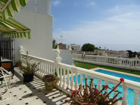 3-bedroom Apartment In Torremolinos, Spain (170 M²)