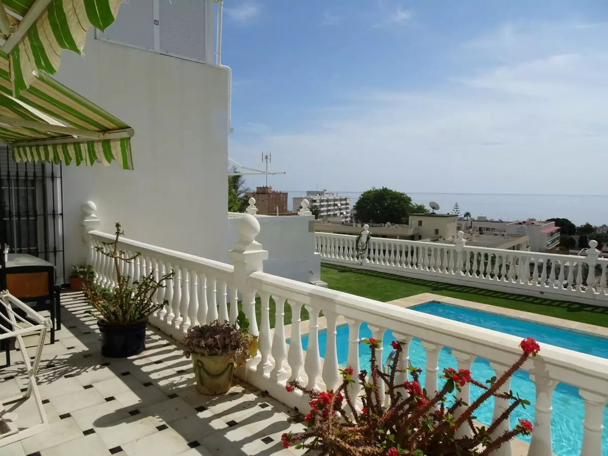 3-bedroom Apartment In Torremolinos, Spain (170 M²)