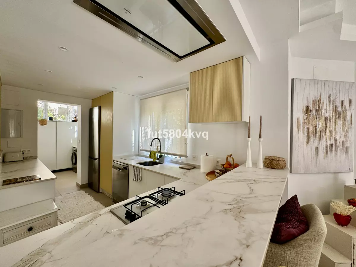 3-bedroom Apartment In Benahavis, Spain (150 M²)