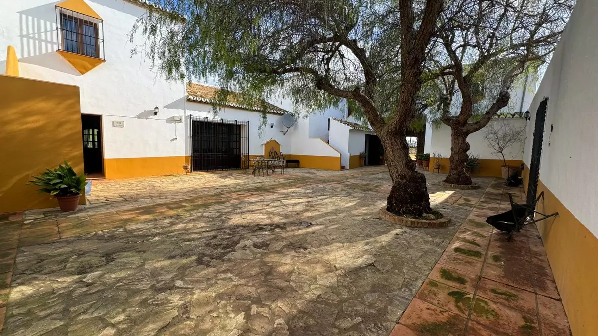 10-bedroom Country House In Teba, Spain (1.170 M²)