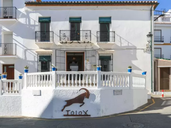 5-bedroom Town House In Tolox, Spain (296 M²)