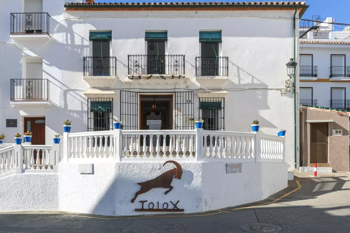 5-bedroom Town House In Tolox, Spain (296 M²)