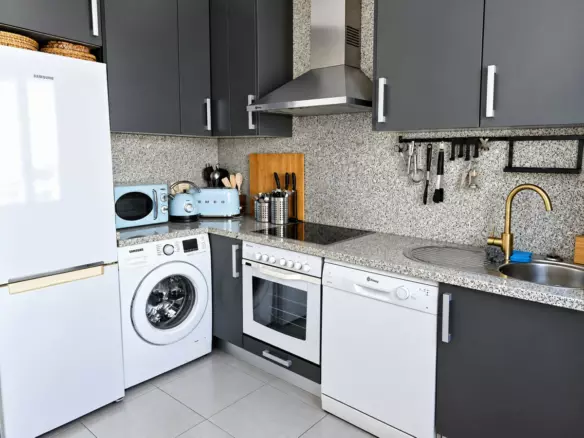 2-bedroom Apartment In Estepona, Spain (100 M²)