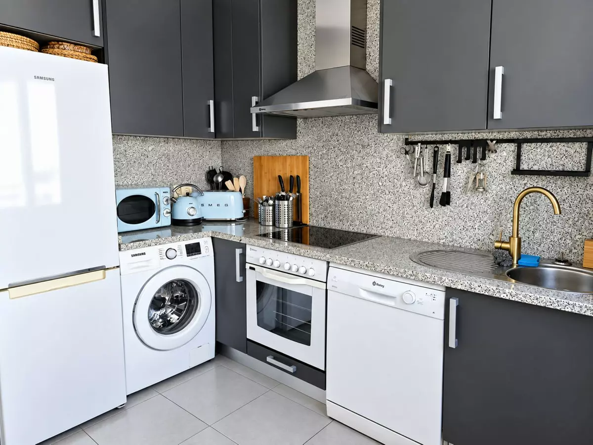 2-bedroom Apartment In Estepona, Spain (100 M²)