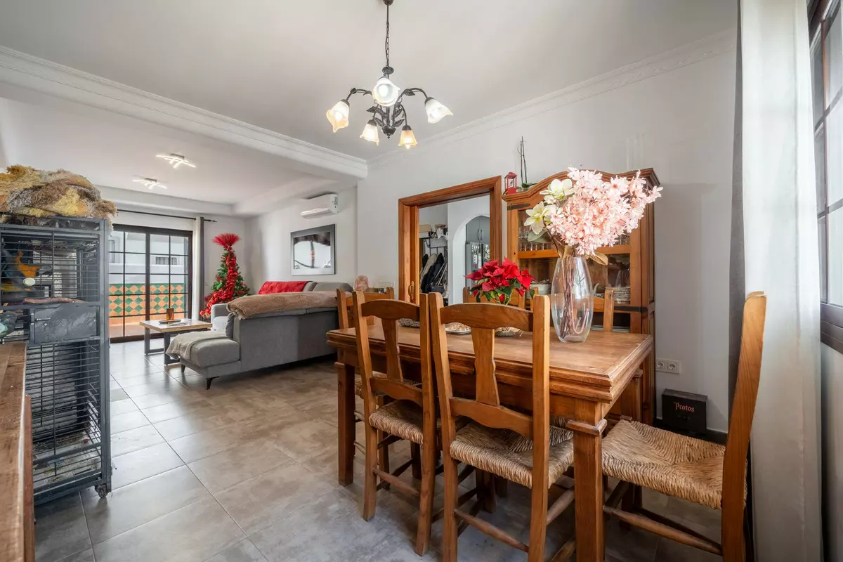 3-bedroom Villa In Estepona, Spain (306 M²)
