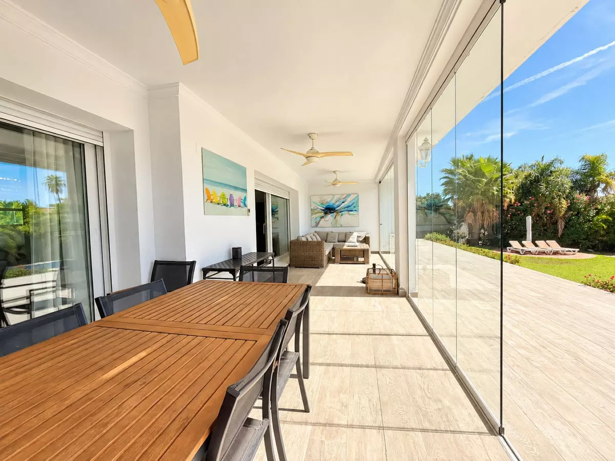 5-bedroom Villa In Estepona, Spain (388 M²)