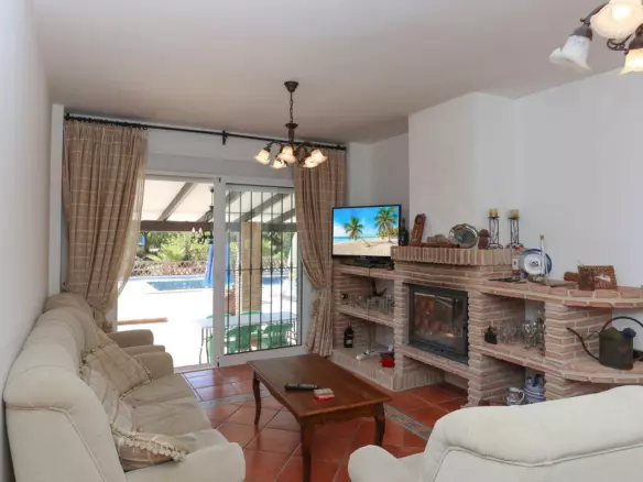 3-bedroom Villa In Guaro, Spain (208 M²)