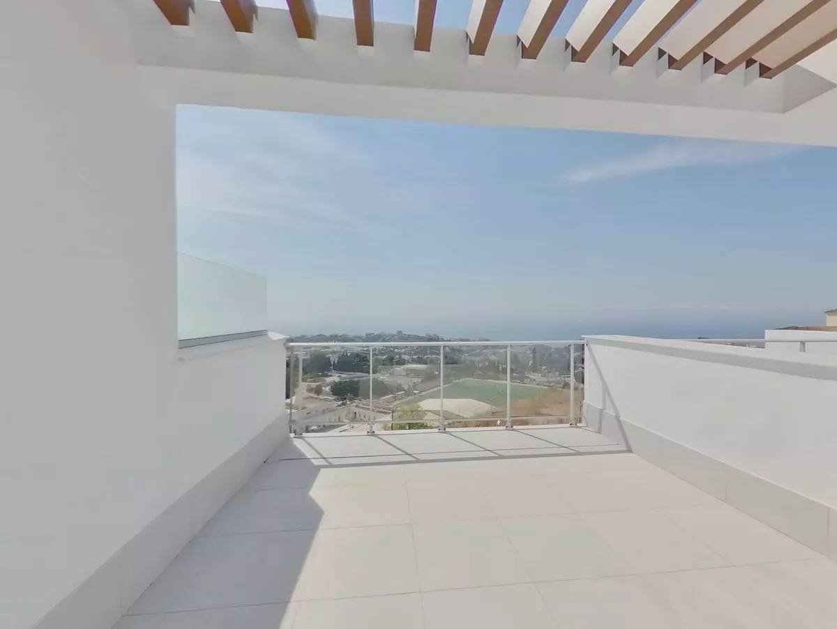 3-bedroom Apartment In Benalmádena, Spain (129 M²)