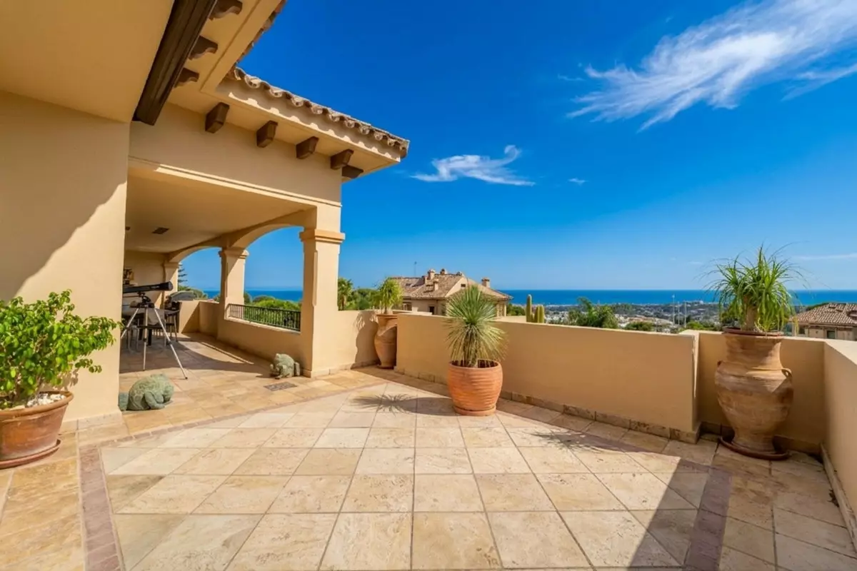 5-bedroom Apartment In Marbella, Spain (361 M²)
